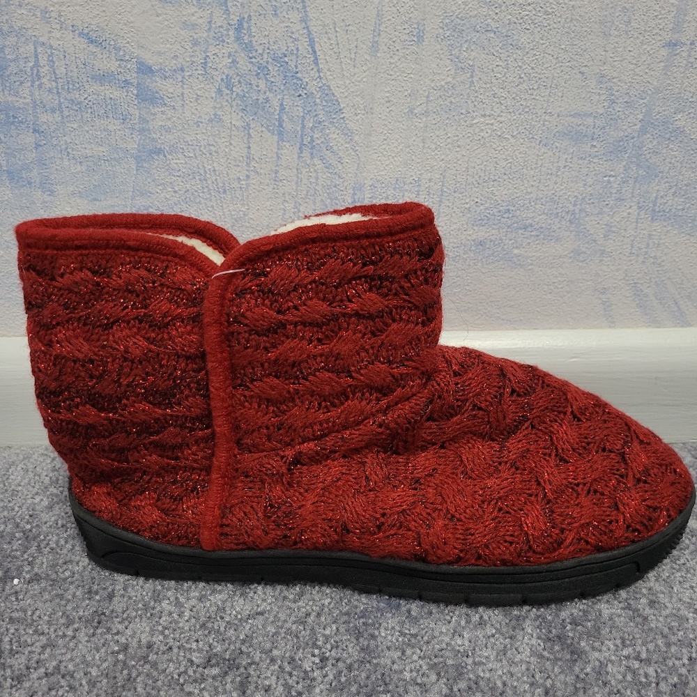 BRAND NEW Red Sparkle Fleece Slippers Size 9/10